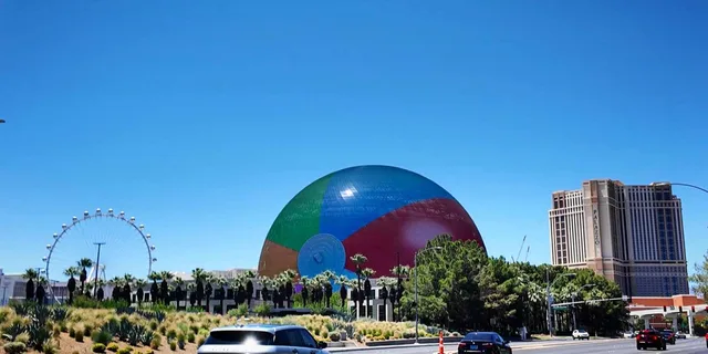 Las Vegas Strip Sightseeing Tour with Photo Stops - Image 2