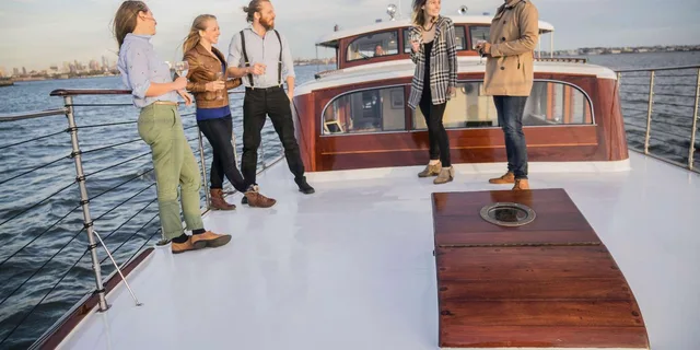 New York Fall Foliage Cruise on the Hudson River - Image 4