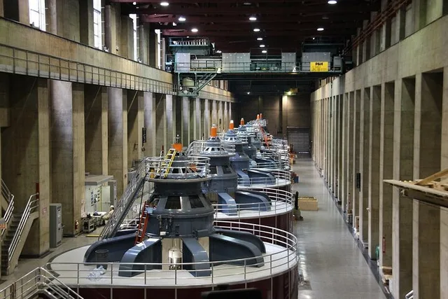 Las Vegas Hoover Dam Tour with Seven Magic Mountains - Image 2
