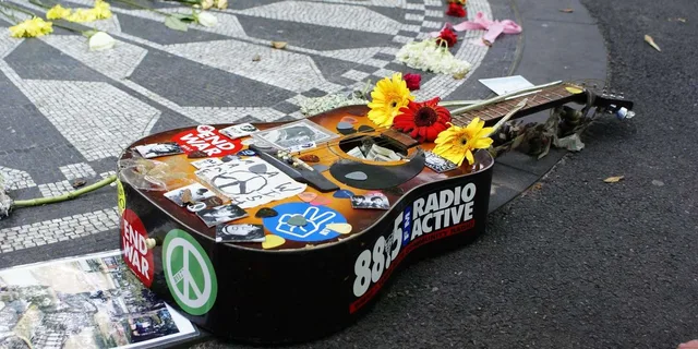 New York City Beatles Walking Tour - Image 4