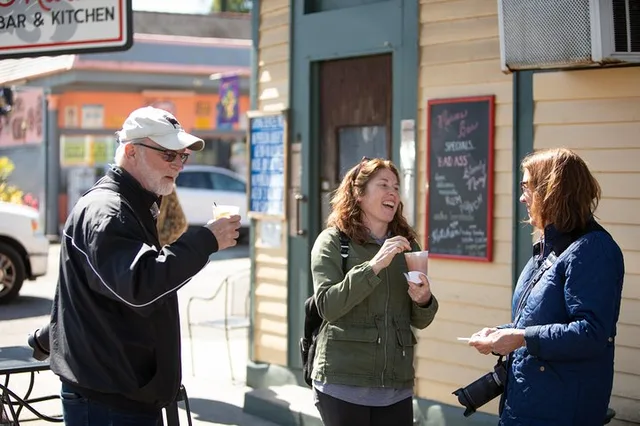 New Orleans Garden District Food and History Tour - Image 6