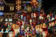 New York City Dyker Heights Christmas Lights Tour thumbnail 2