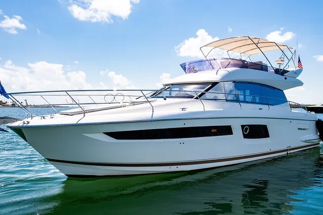 Miami Flybridge Yacht Rental - Image 6