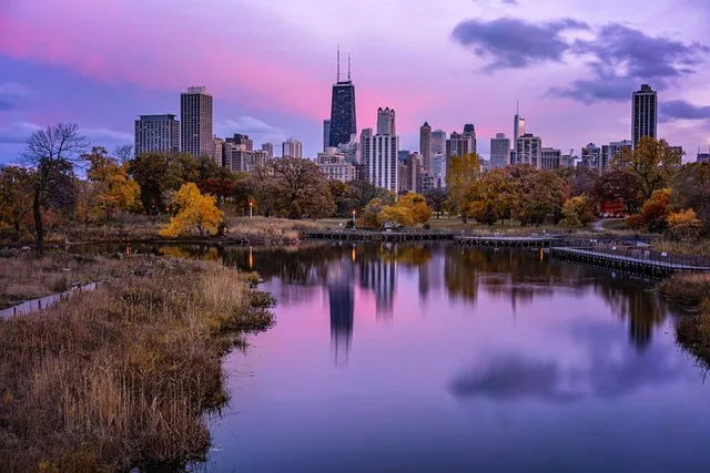Chicago Sightseeing Transfer by Private Sedan - Image 1