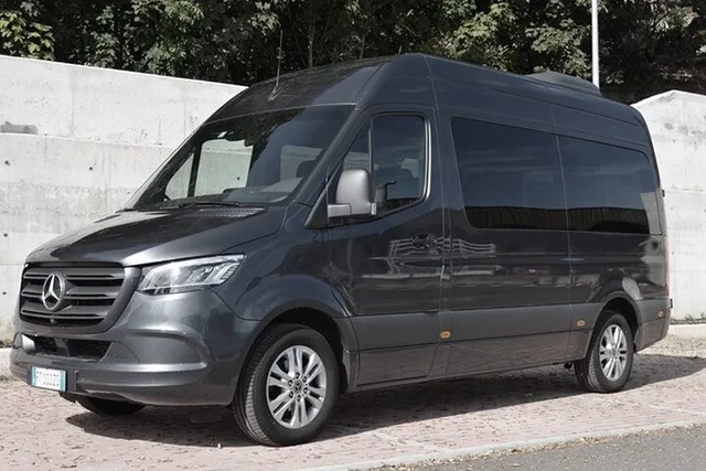 Philadelphia Private Minibus Transfer - Image 4