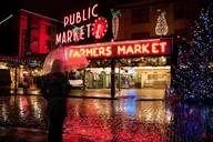 Seattle Food Tour: Donuts & Holiday Cheer thumbnail 2