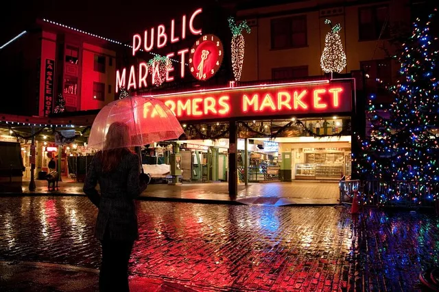 Seattle Food Tour: Donuts & Holiday Cheer - Image 2