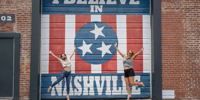 Nashville Shopping and Bar Cart Tour - Image 3