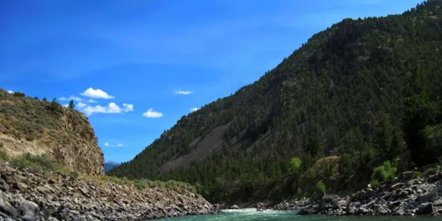 Gardiner Yellowstone River Rafting 2 hr - Image 4