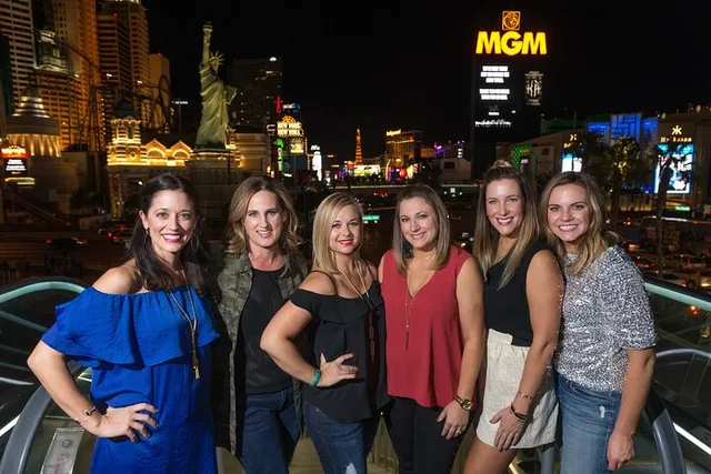 Las Vegas Strip Walking Tour with Photographer - Image 4
