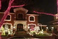 Brooklyn Christmas Lights Tour Dyker Heights 4 hr thumbnail 1