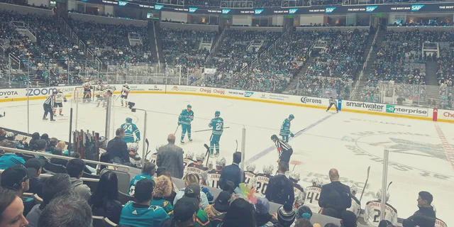 San Jose Sharks Ice Hockey Game - Image 5