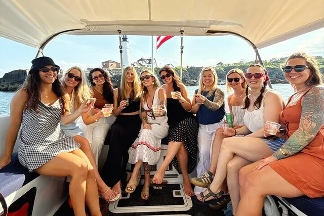 Portland Lighthouse Boat Cruise with Oysters & Prosecco - Image 3