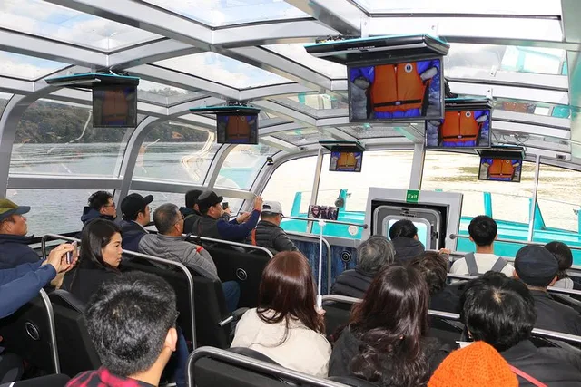 Niagara Falls Domed Jet Boat Tour - Image 5