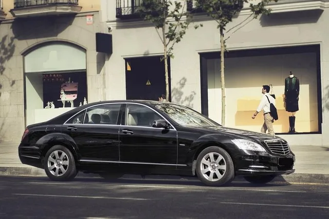 Los Angeles Private Airport Transfer by Sedan - Image 4