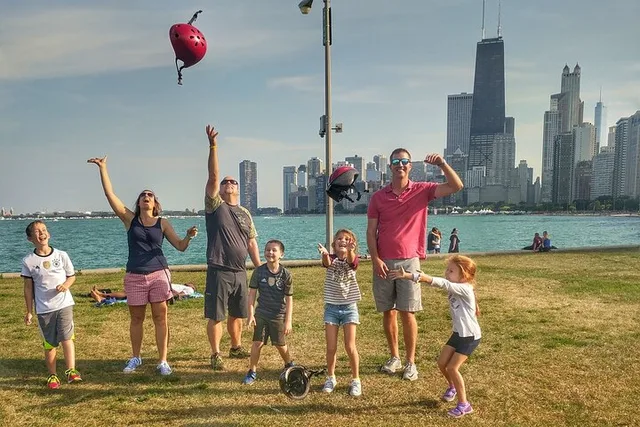 Chicago Outdoor Adventure Pass: Bike, Kayak and Swim - Image 2