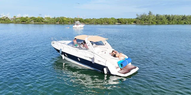 Miami Yacht Tour for Up to 12 People - Image 5