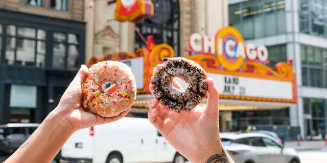 Chicago Donut Tour in Downtown - 2 hr - Image 3