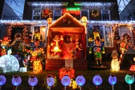 New York Dyker Heights Christmas Lights Walking Tour thumbnail 3