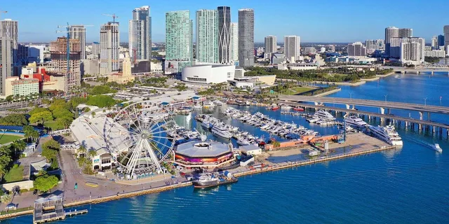 Miami Biscayne Bay Boat Cruise with Transportation - Image 4