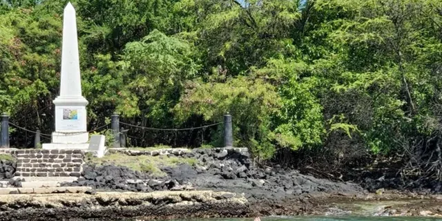 Kona Snorkel Tour with Sea Caves and History - Image 5