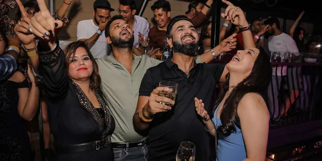 Las Vegas Nightclub Crawl by Party Bus - Image 3