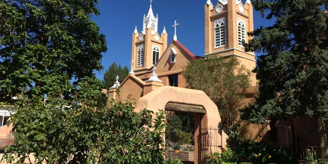 Albuquerque Walking Tour: Historic Plaza & Museums 2.5 hr - Image 1