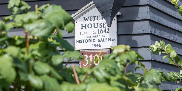 Salem Ghost Walking Tour - Image 3