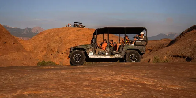 Moab Hummer Adventure Hell's Revenge Trail 2 hr - Image 4