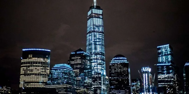 New York City Holiday Lights Cocoa Cruise - Image 5