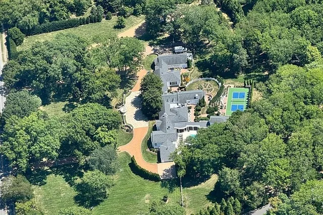 Nashville Helicopter Tour of Celebrity Homes 30 Min - Image 6