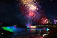 Niagara Falls Night Tour with Fireworks & Cruise thumbnail 1