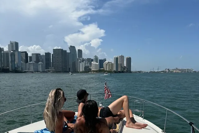 Miami Yacht Cruise - Image 4