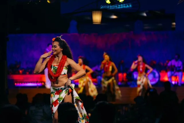 Waikiki Luau at Waikiki Beach Marriott - Image 3