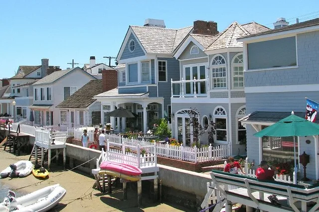 Orange County Beaches & Shopping Tour - Image 4