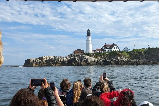 Portland Lighthouses Boat Tour - Image 3