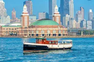Chicago Historic Architecture River Boat Tour thumbnail 2