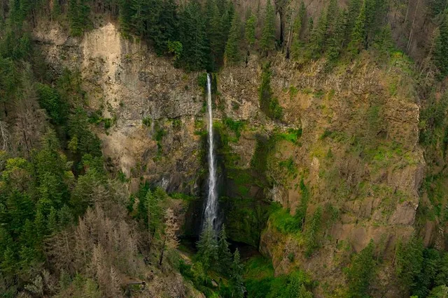 Portland Air Tour of Multnomah Falls - Image 5