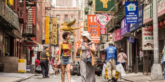 New York City Private Walking Tour with Local - Image 2