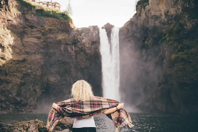 Seattle Snoqualmie Falls and Wine Tasting Tour - Image 2