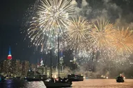 New York City Fireworks Cruise with Gourmet Hors D’oeuvres 4.5 hr thumbnail 1