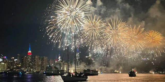 New York City Fireworks Cruise with Gourmet Hors D’oeuvres 4.5 hr - Image 1