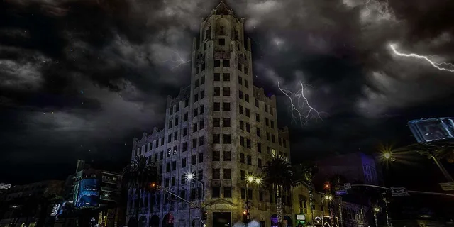 Los Angeles Ghost Walking Tour at Night - Image 5