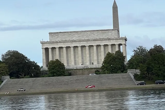 Washington DC Yacht Tour of Historic Sites - Image 2