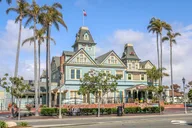 Carlsbad Seaside Village Private Tour from Los Angeles thumbnail 1