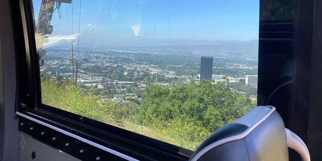 Los Angeles Celebrity Homes Open-Air Bus Tour - Image 4