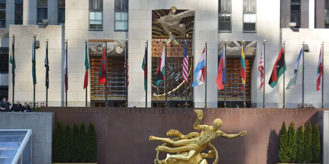 New York City Guided Bus and Walking Tour with Staten Island Ferry - Image 6