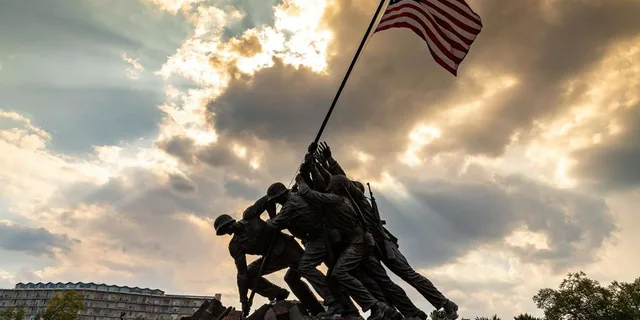 Washington DC Monuments and Memorials Sunset Tour - Image 4