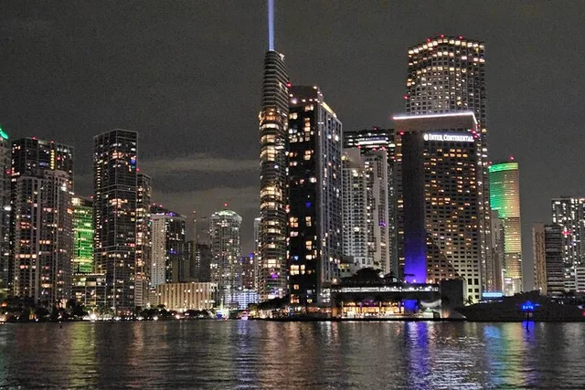 Miami Fireworks Cruise on Biscayne Bay - Image 6
