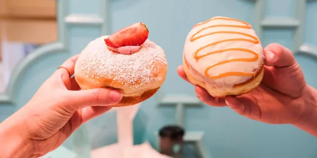 New York City Donut Tour in Times Square & Rockefeller Center - Image 1